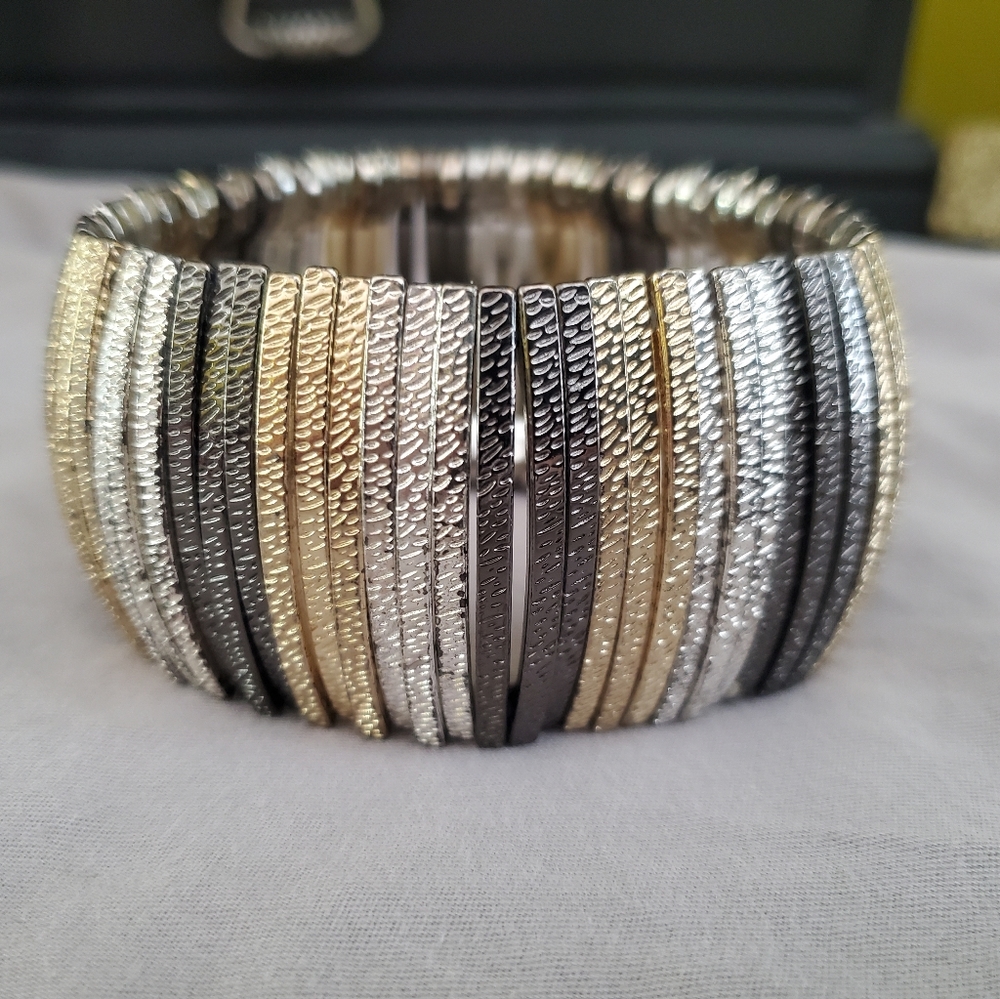 Fashionable tri-color stretchable wide bangle